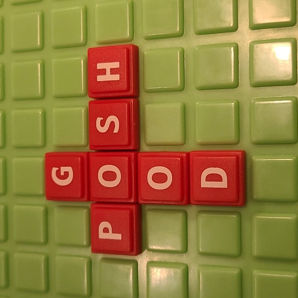 GAME Scrabble Upwards crossword stacking 3D game NIB - Picture 2 of 5